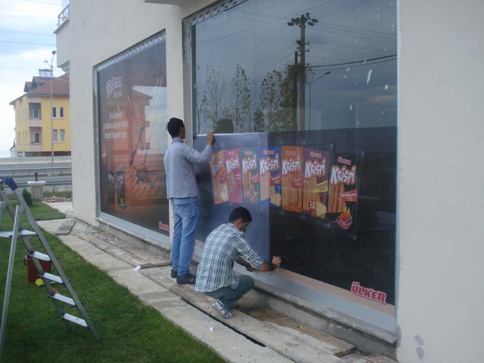 Dış Mekan Delikli Folyo Poster Baskı